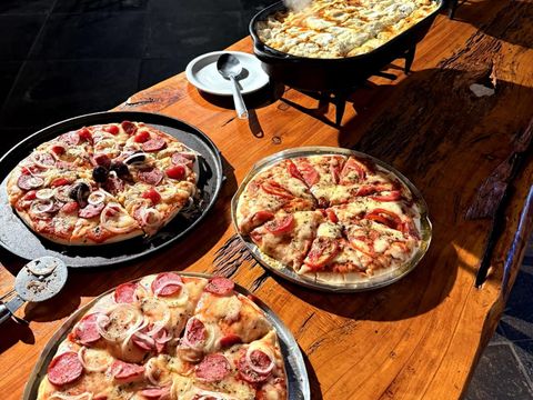 Noite de pizzas — foto de capa